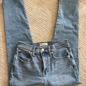 Madewell The Mid-Rise Perfect Vintage Straight Jean in Verwood Wash